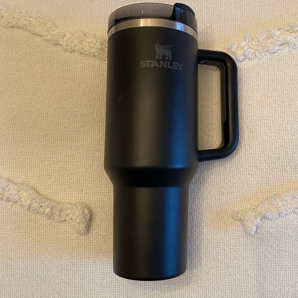 Stanley, black 40 ounce Tumbler, great use condition
